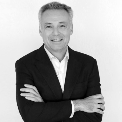 Retrato profesional de Luis Gomar